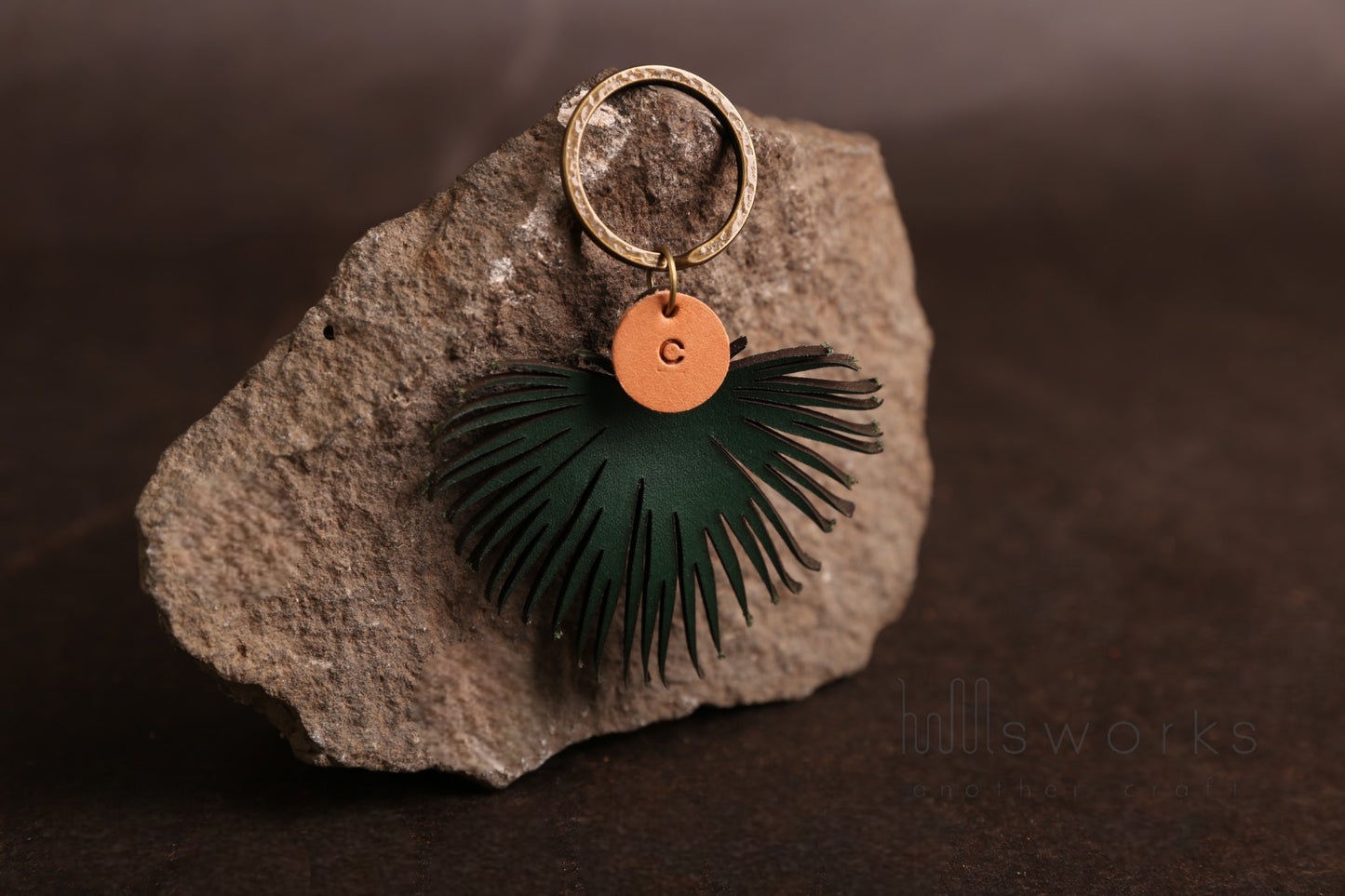 Handcrafted Leather palm tree Leaf Keychain – Premium Italian Vegetable Tanned Leather-Free Personalized
