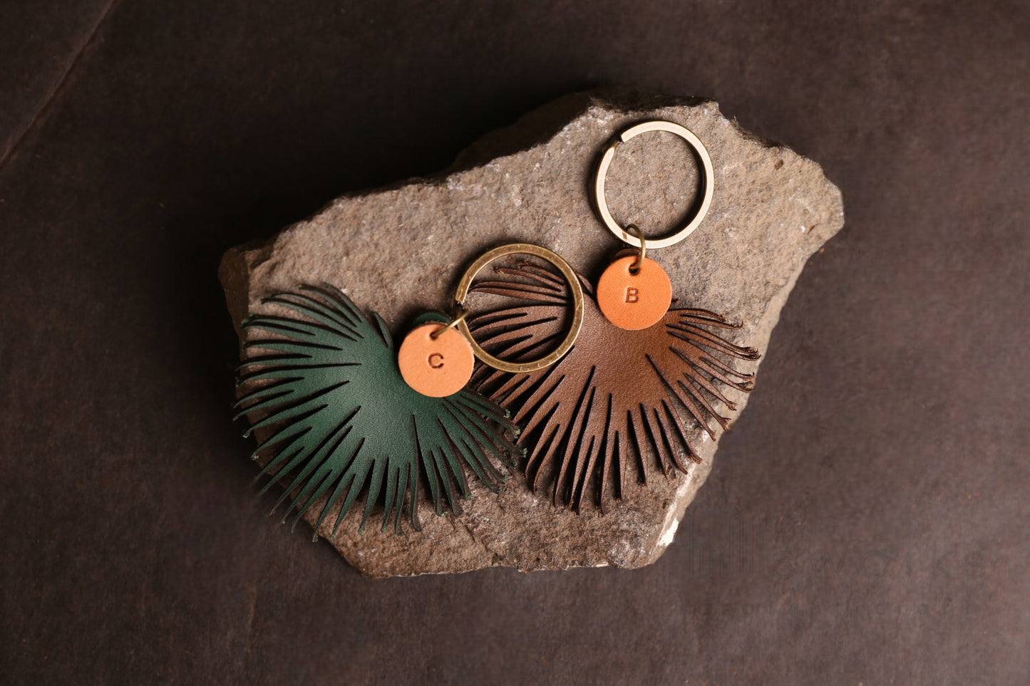 Handcrafted Leather palm tree Leaf Keychain – Premium Italian Vegetable Tanned Leather-Free Personalized