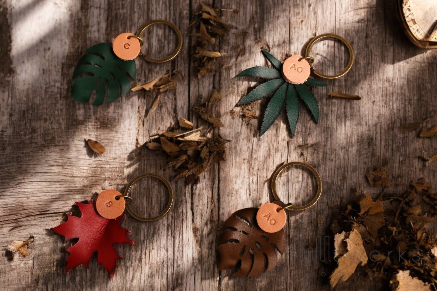 Handcrafted Leather Maple Leaf Keychain – Premium Italian Vegetable Tanned Leather-Free Personalized