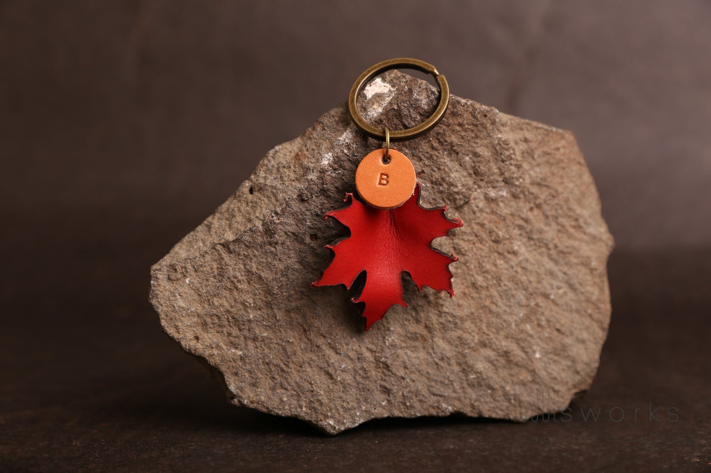Handcrafted Leather Maple Leaf Keychain – Premium Italian Vegetable Tanned Leather-Free Personalized