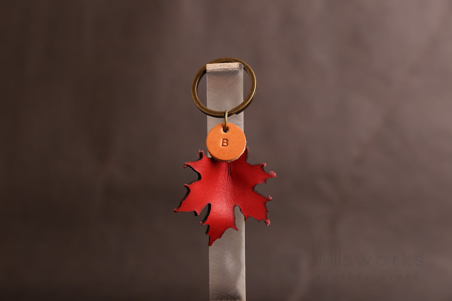 Handcrafted Leather Maple Leaf Keychain – Premium Italian Vegetable Tanned Leather-Free Personalized