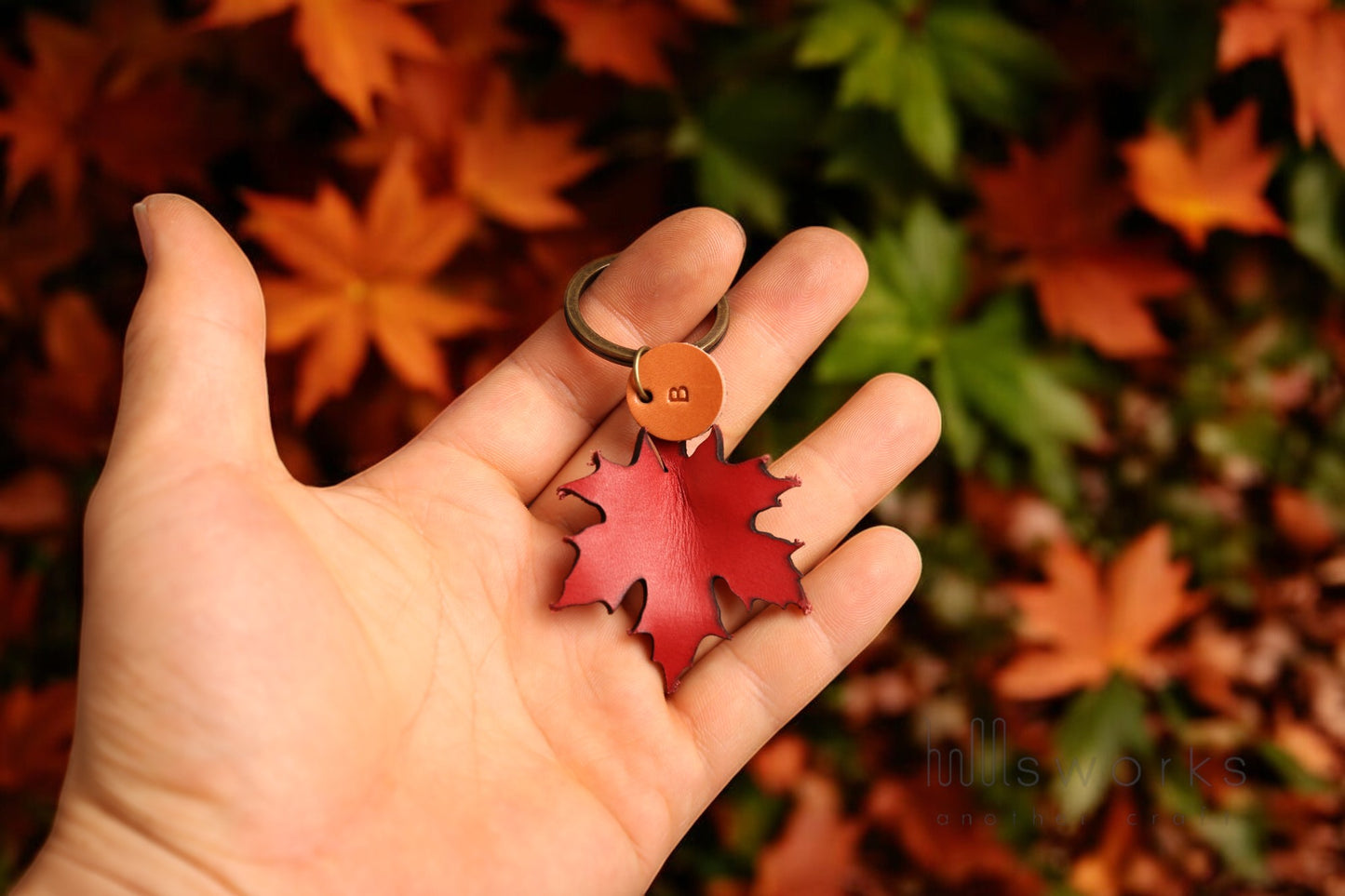 Handcrafted Leather Maple Leaf Keychain – Premium Italian Vegetable Tanned Leather-Free Personalized