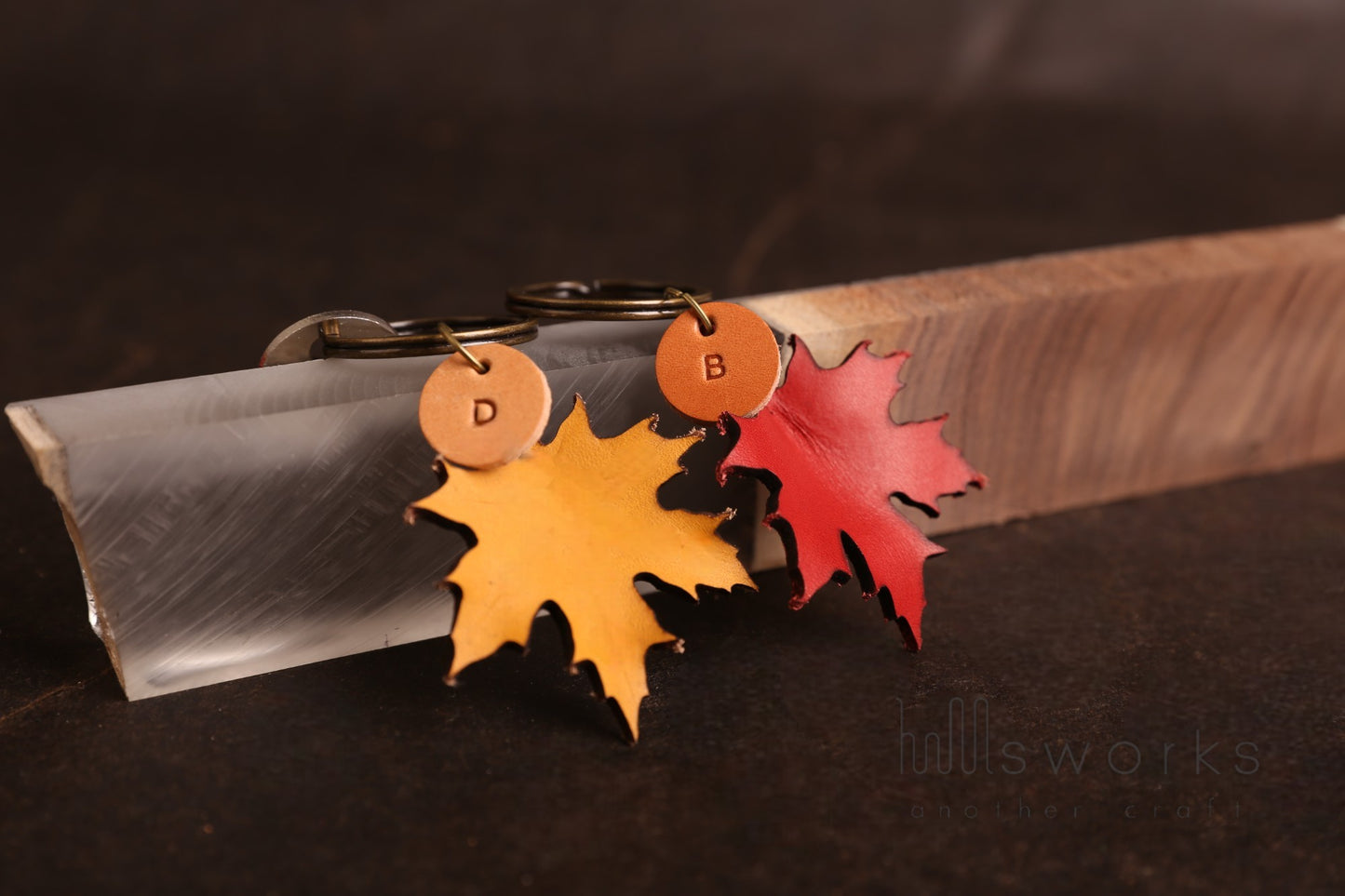 Handcrafted Leather Maple Leaf Keychain – Premium Italian Vegetable Tanned Leather-Free Personalized