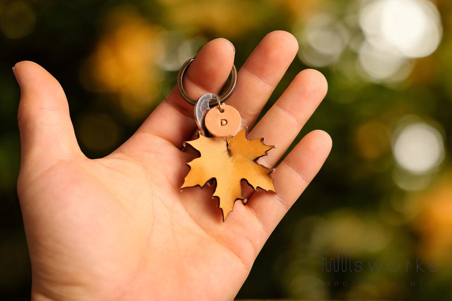 Handcrafted Leather Maple Leaf Keychain – Premium Italian Vegetable Tanned Leather-Free Personalized