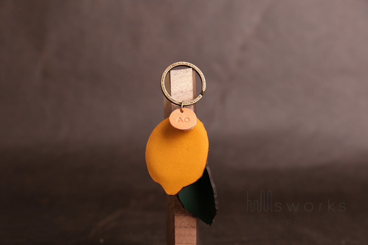 Handcrafted Leather lemon tree Leaf Keychain – Premium Italian Vegetable Tanned Leather-Free Personalized