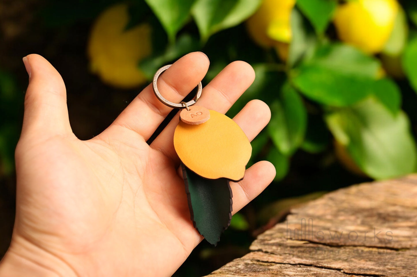 Handcrafted Leather lemon tree Leaf Keychain – Premium Italian Vegetable Tanned Leather-Free Personalized