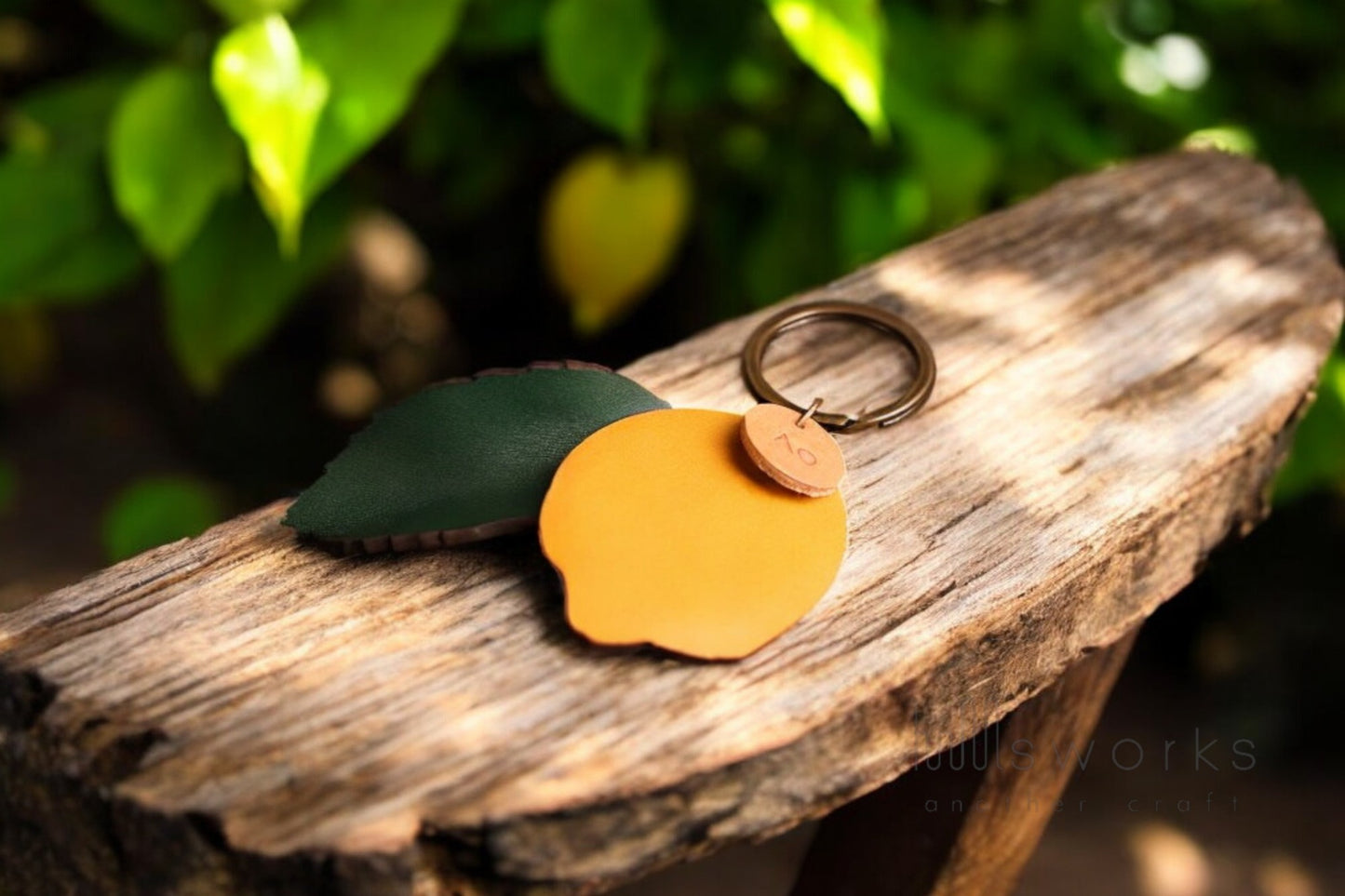 Handcrafted Leather lemon tree Leaf Keychain – Premium Italian Vegetable Tanned Leather-Free Personalized