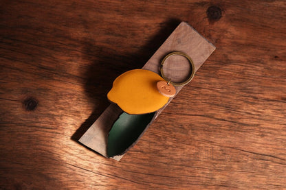 Handcrafted Leather lemon tree Leaf Keychain – Premium Italian Vegetable Tanned Leather-Free Personalized